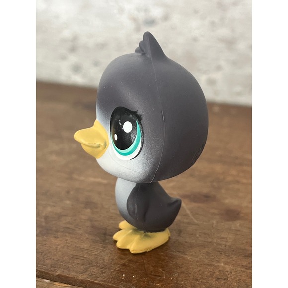 Littlest Pet Shop LPS #1-79 Soakin' it Up Penguin Dina Webfoot - Picture 4 of 5
